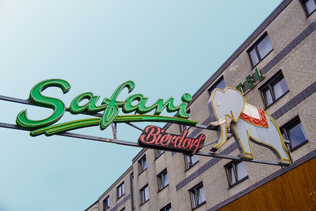 Safari Club auf der Großen Freiheit in Hamburg. – ©Sony Pictures