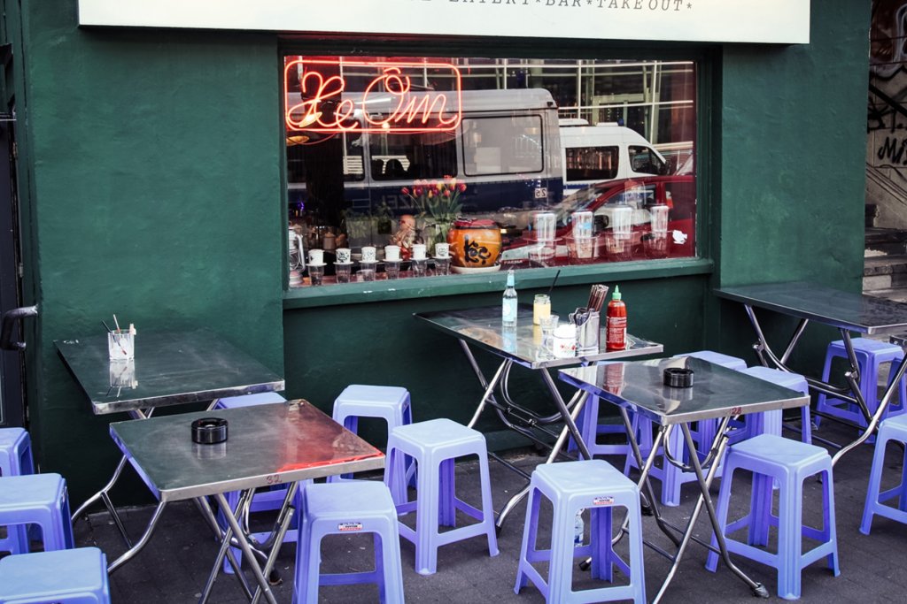 XeÔm Eatery Die Straßenküchen Hanois im Karoviertel Geheimtipp