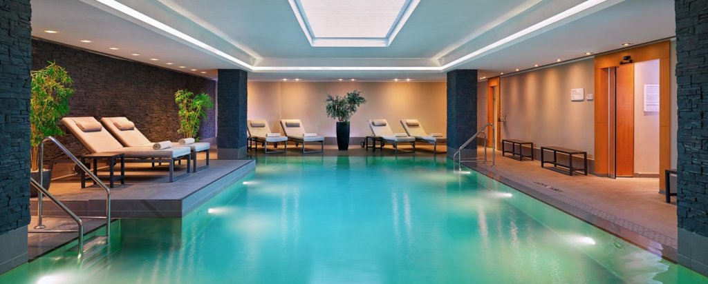 Md Hammd Indoor Pool 15846 Feature Hor 1 (1)