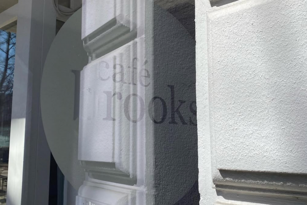 Caf&eacute; Brooks &ndash; &copy;Caf&eacute; Brooks