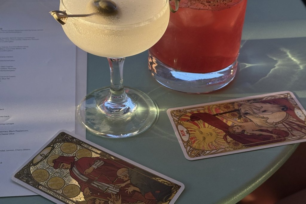 Drinks & Tarot Dupe &ndash; &copy;Dupe