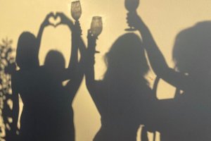 Frauen Schatten Pinterest &ndash; &copy;Annabelle Tompkins