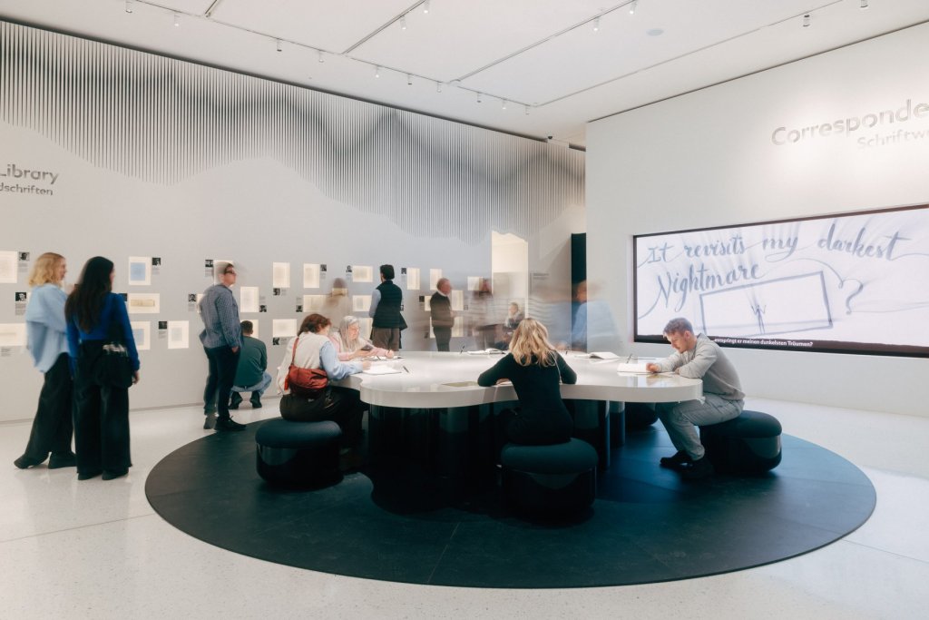 Ausstellung Hamburg Montblanc Haus Copyright Max Arens &ndash; &copy;Max Arens